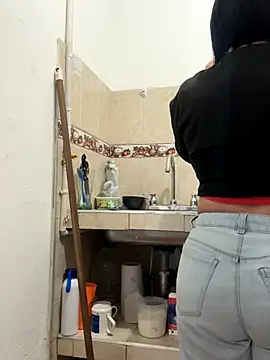 karenlennox1 online show from November 22, 2025, 10:19 pm