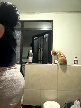 karenlennox1 online show from September 18, 2025, 6:27 am