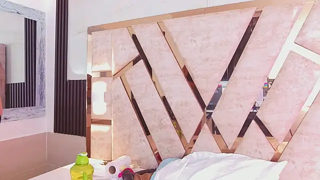 molly sweetee online show from October 16, 2025, 1:47 am