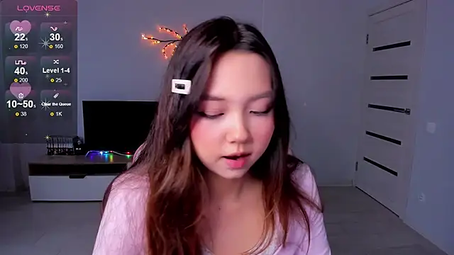 Snapshot of Fluffy_Rose chatting on September 29, 2025, 8:21 am Fluffy Rose online show from September 29, 2025, 8:21 am