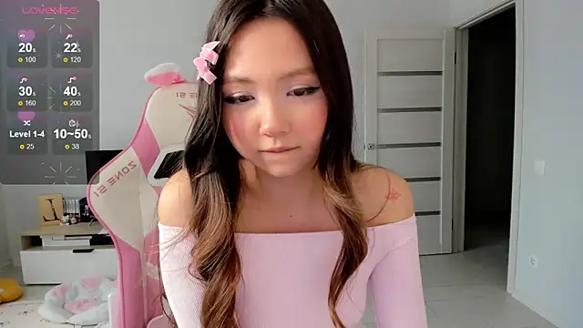 Fluffy Rose online show from April 1, 2026, 9:32 am