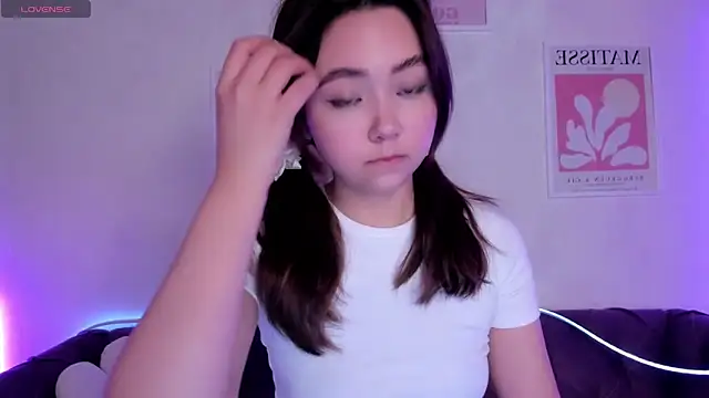 Snapshot of Fluffy_Rose chatting on January 19, 2025, 1:43 am Fluffy Rose online show from January 19, 2025, 1:43 am