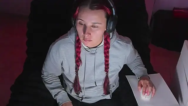 bonnie moon  online show from October 22, 2025, 10:30 pm