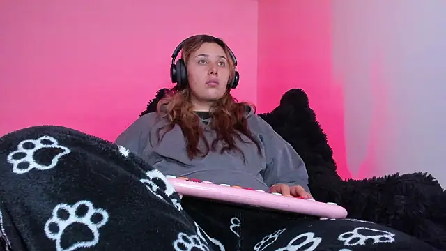 Snapshot of bonnie_moon_ chatting on February 1, 2026, 5:22 pm bonnie moon online show from February 1, 2026, 5:22 pm