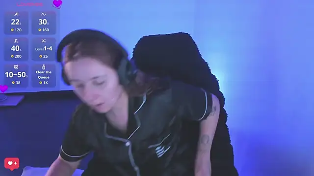 bonnie moon  online show from March 20, 2026, 7:04 pm