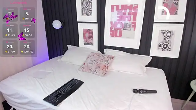 Paiige peach online show from October 20, 2025, 7:47 pm