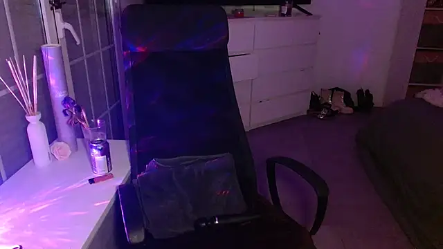 Snapshot of JuicyJanexo chatting on February 24, 2026, 5:52 am JuicyJanexo online show from February 24, 2026, 5:52 am