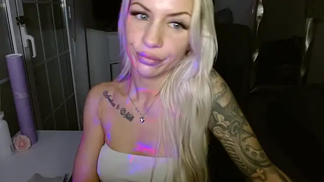 Snapshot of JuicyJanexo chatting on February 14, 2026, 7:52 am JuicyJanexo online show from February 14, 2026, 7:52 am