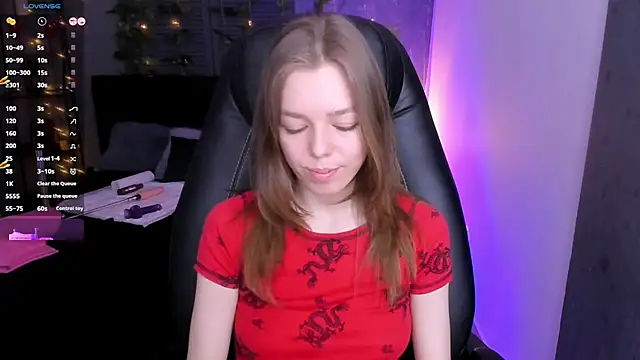 Tina Tayllor online show from March 22, 2025, 4:58 pm