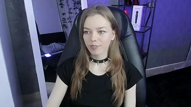 Tina Tayllor online show from November 10, 2025, 7:41 pm