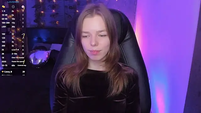 Tina Tayllor online show from March 1, 2025, 7:04 pm