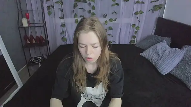 Tina Tayllor online show from October 16, 2025, 11:24 pm