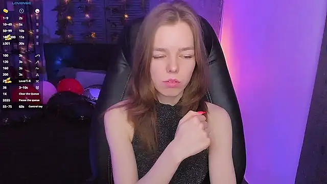 Tina Tayllor online show from March 4, 2025, 5:03 pm