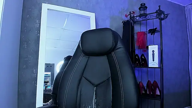 Tina Tayllor online show from October 8, 2025, 6:41 pm