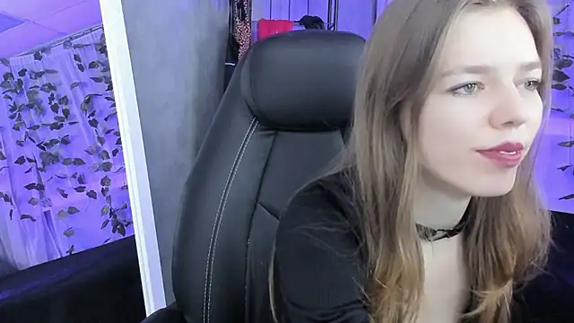 Tina Tayllor online show from October 2, 2025, 6:28 am