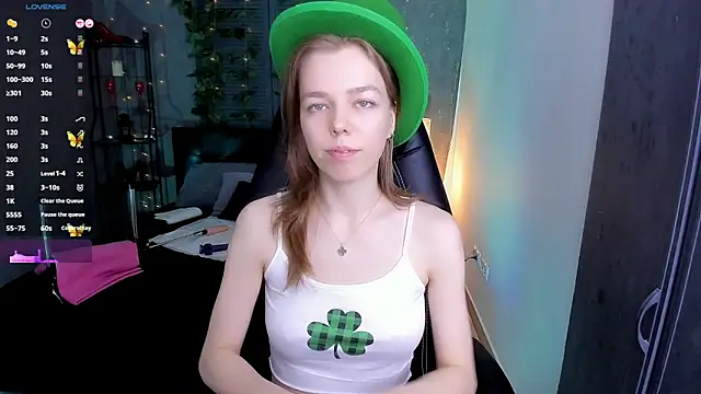 Tina Tayllor online show from March 18, 2025, 5:33 pm