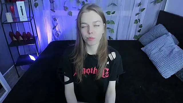 Tina Tayllor online show from October 19, 2025, 4:15 am