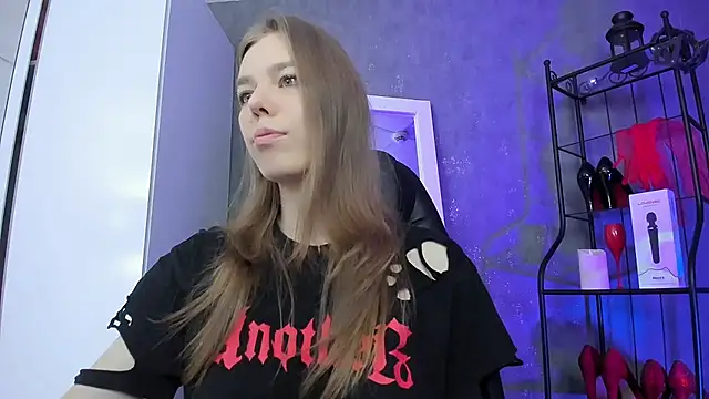 Tina Tayllor online show from October 28, 2025, 7:02 pm