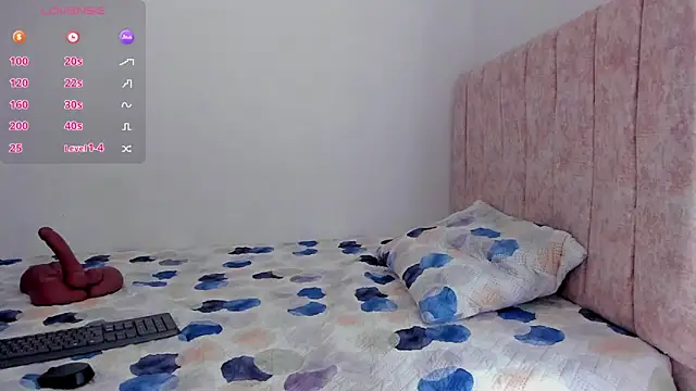 lizziemontana2 online show from July 11, 2026, 5:02 pm