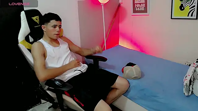 Snapshot of bby_santi chatting on October 31, 2025, 8:16 pm bby santi online show from October 31, 2025, 8:16 pm