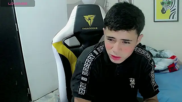 Snapshot of bby_santi chatting on November 11, 2025, 12:11 pm bby santi online show from November 11, 2025, 12:11 pm