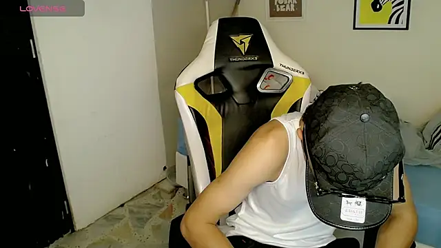 Snapshot of bby_santi chatting on November 1, 2025, 6:57 pm bby santi online show from November 1, 2025, 6:57 pm