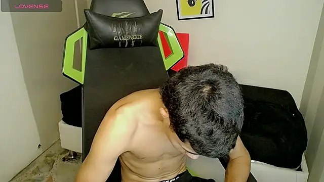 Snapshot of bby_santi chatting on November 18, 2025, 8:23 pm bby santi online show from November 18, 2025, 8:23 pm