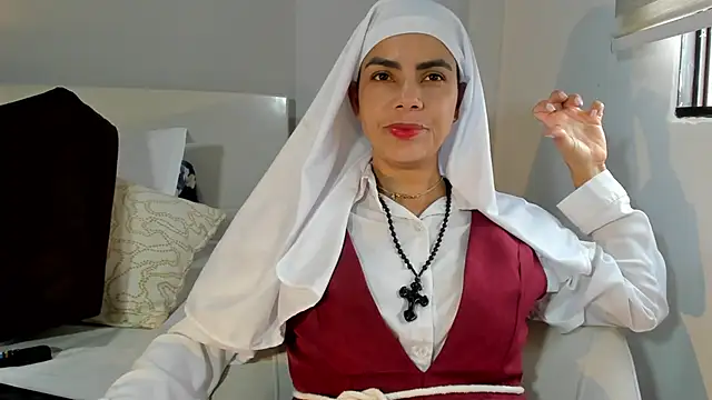 Snapshot of ClaraMariaMon chatting on June 4, 2026, 4:44 pm ClaraMariaMon online show from June 4, 2026, 4:44 pm