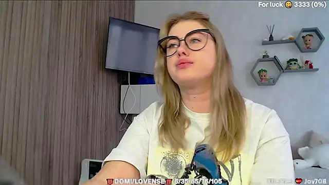 SuchCute online show from March 10, 2026, 2:37 am