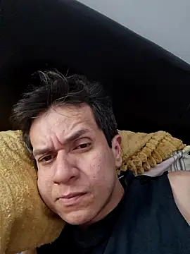 Snapshot of Tulio_maravilha12 chatting on March 14, 2026, 1:33 am Tulio maravilha12 online show from March 14, 2026, 1:33 am