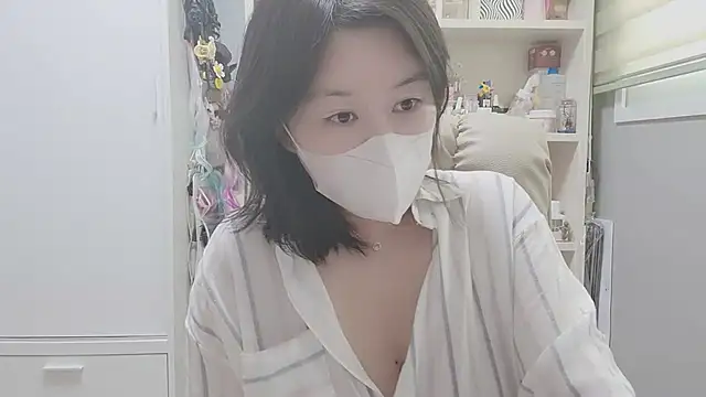 HaNa Kim online show from April 21, 2026, 5:47 am