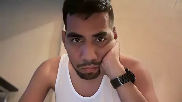EnriquePersian197 online show from February 12, 2025, 9:01 pm