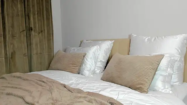 kirraa  online show from November 7, 2025, 8:46 pm