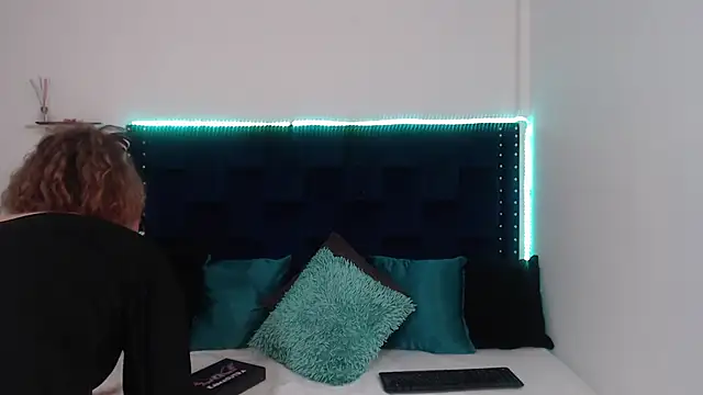 Snapshot of ARTEMIZA_LOVE_ chatting on March 14, 2025, 12:29 pm ARTEMIZA LOVE online show from March 14, 2025, 12:29 pm