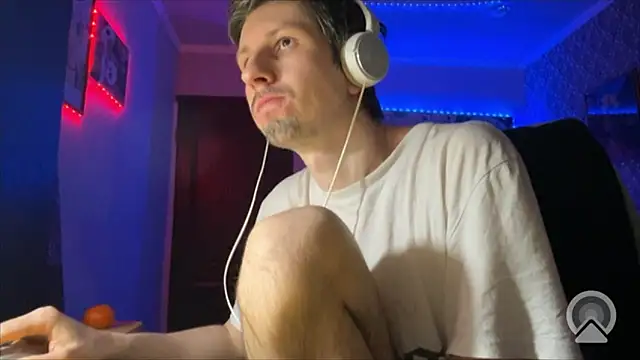 Snapshot of Aki-Laky chatting on March 2, 2026, 10:38 pm Aki-Laky online show from March 2, 2026, 10:38 pm