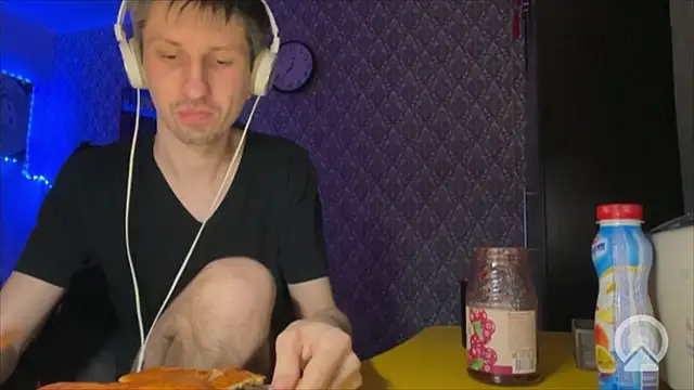 Snapshot of Aki-Laky chatting on January 15, 2026, 7:39 pm Aki-Laky online show from January 15, 2026, 7:39 pm