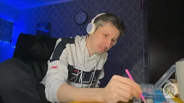 Snapshot of Aki-Laky chatting on February 22, 2026, 8:32 pm Aki-Laky online show from February 22, 2026, 8:32 pm