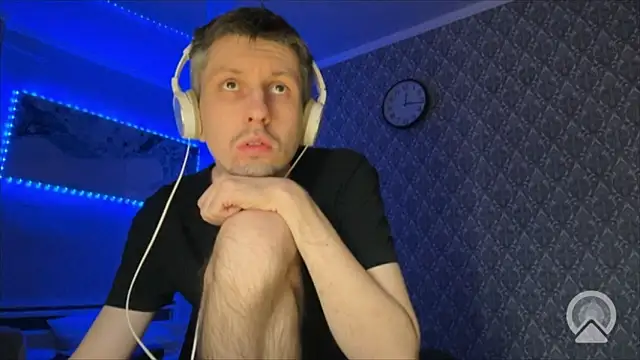 Snapshot of Aki-Laky chatting on December 16, 2025, 7:18 pm Aki-Laky online show from December 16, 2025, 7:18 pm