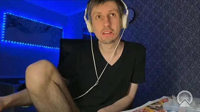 Aki-Laky online show from April 12, 2026, 7:50 pm