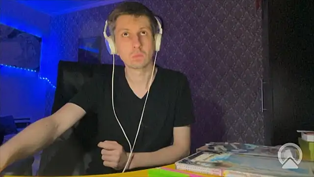 Snapshot of Aki-Laky chatting on January 14, 2026, 6:11 pm Aki-Laky online show from January 14, 2026, 6:11 pm