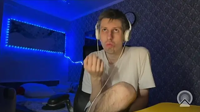 Aki-Laky online show from April 5, 2026, 8:26 pm