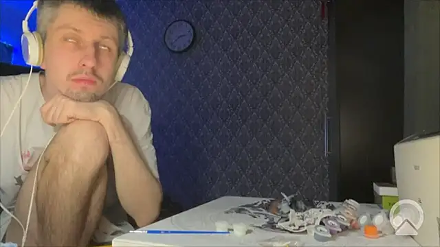 Snapshot of Aki-Laky chatting on December 20, 2025, 9:39 pm Aki-Laky online show from December 20, 2025, 9:39 pm