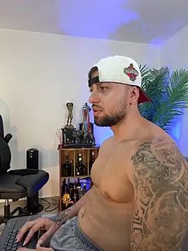 OwenMaximus814 online show from October 14, 2025, 7:03 pm