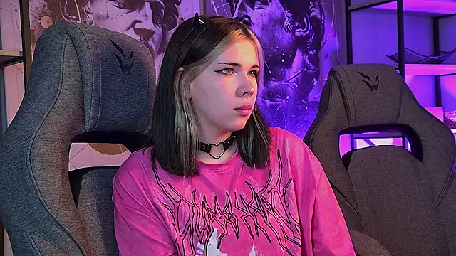 AliceSunday online show from October 31, 2025, 8:33 am