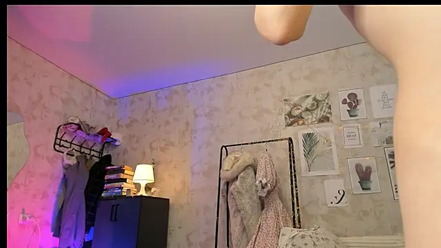 Luafy Toddy online show from November 13, 2025, 3:10 am