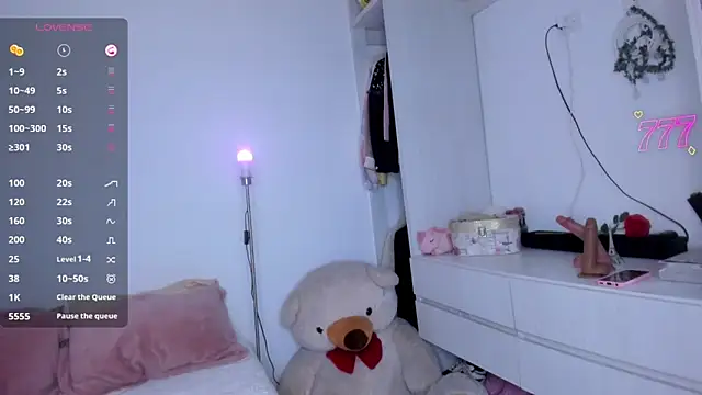 Lunadahia online show from June 27, 2026, 4:29 am