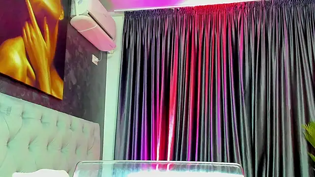 glossy blondegirl online show from November 25, 2025, 7:19 am