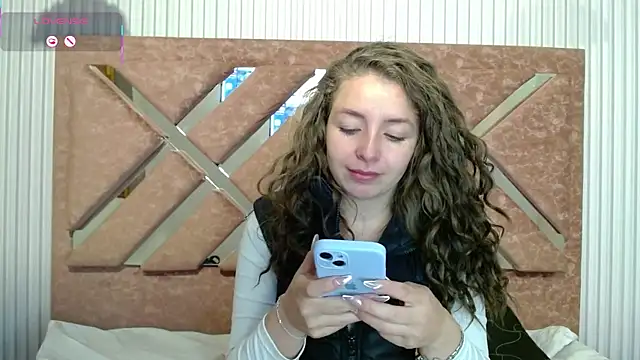  isaabellaa online show from April 10, 2026, 12:34 pm