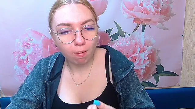 Snapshot of BeatriceFly chatting on September 15, 2025, 5:41 am BeatriceFly online show from September 15, 2025, 5:41 am