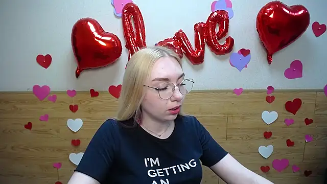 Snapshot of BeatriceFly chatting on March 17, 2025, 12:14 pm BeatriceFly online show from March 17, 2025, 12:14 pm